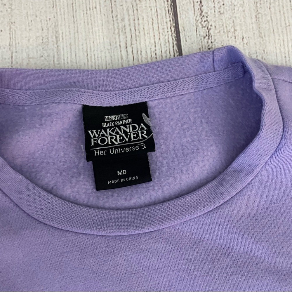 BLACK PANTHER Her Universe Women’s Purple Lavender Graphic Sweatshirt Size Med - Picture 4 of 9